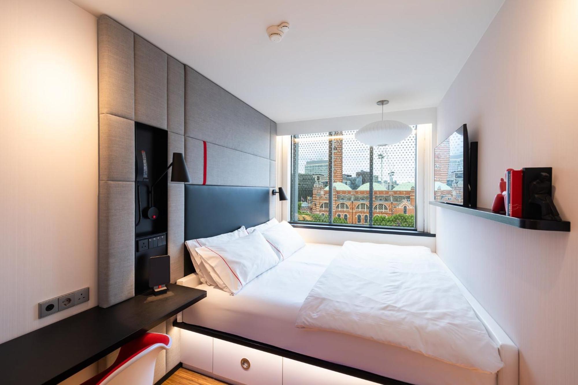 Готель Citizenm London Victoria Station Екстер'єр фото