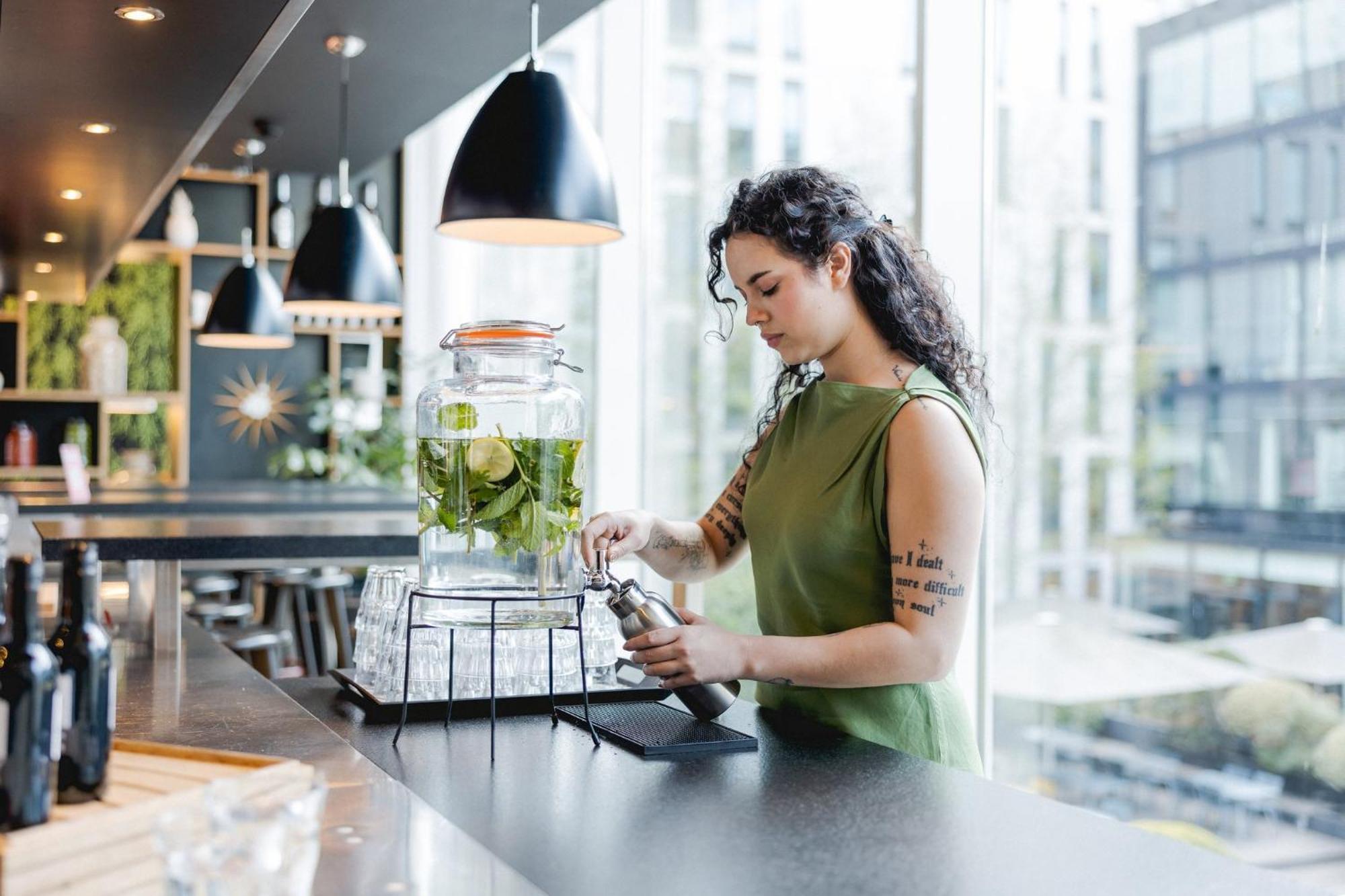 Готель Citizenm London Victoria Station Екстер'єр фото
